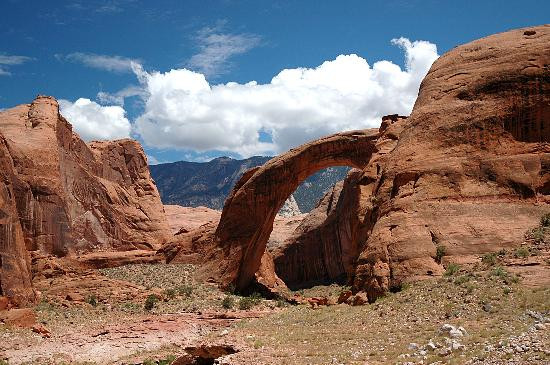 Rainbow Bridge National Monument-鲍威尔湖必去景点