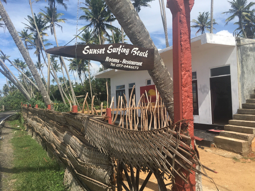 Madihe East餐馆和美食-Sunset Surfing Beach Resort