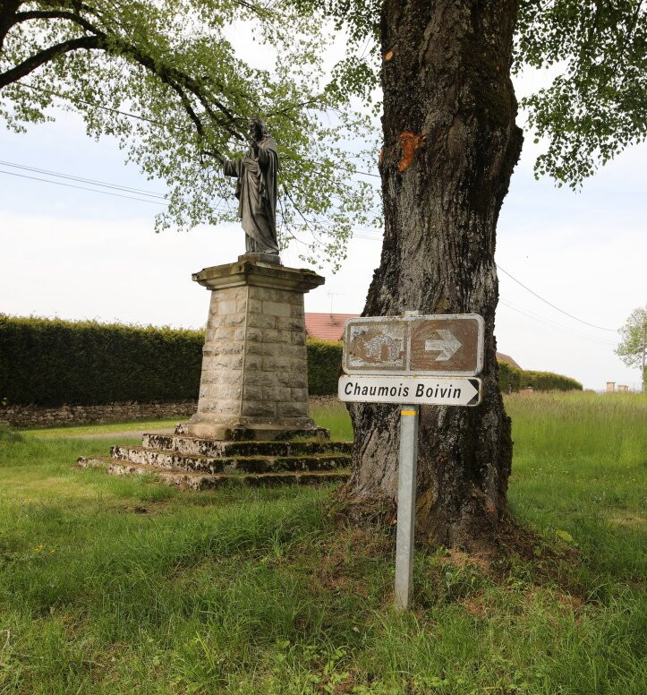 Statue Sacré-Cœur de Jésus à La Marre-La Marre必去景点