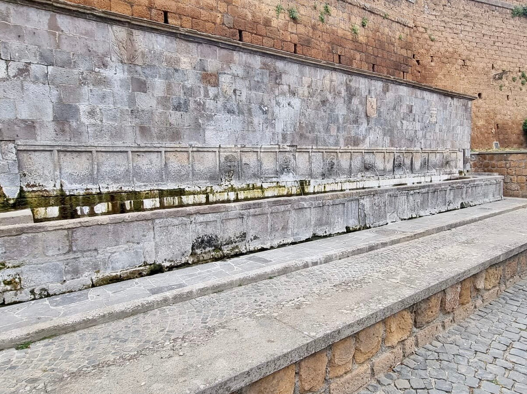 Fontana delle sette cannelle-Tuscania必去景点