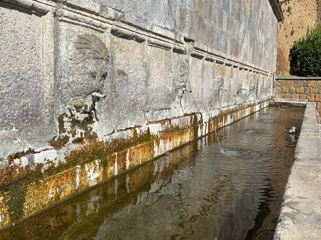 Fontana delle sette cannelle-Tuscania必去景点