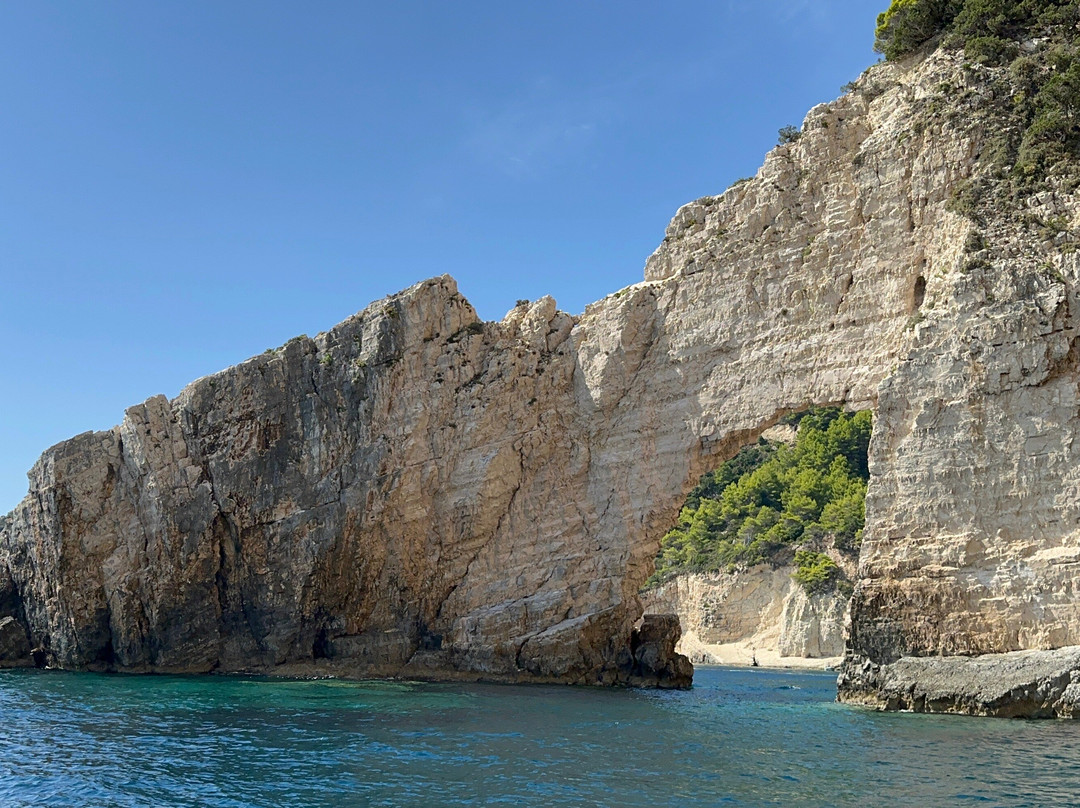 Calypso boat rentals and tours-利姆尼科利必去景点