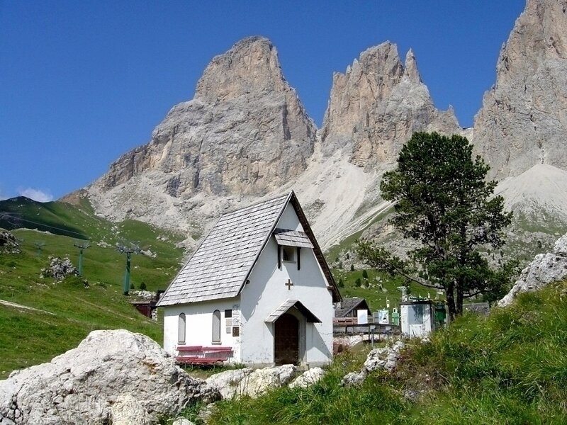 Chiesetta di Passo Sella