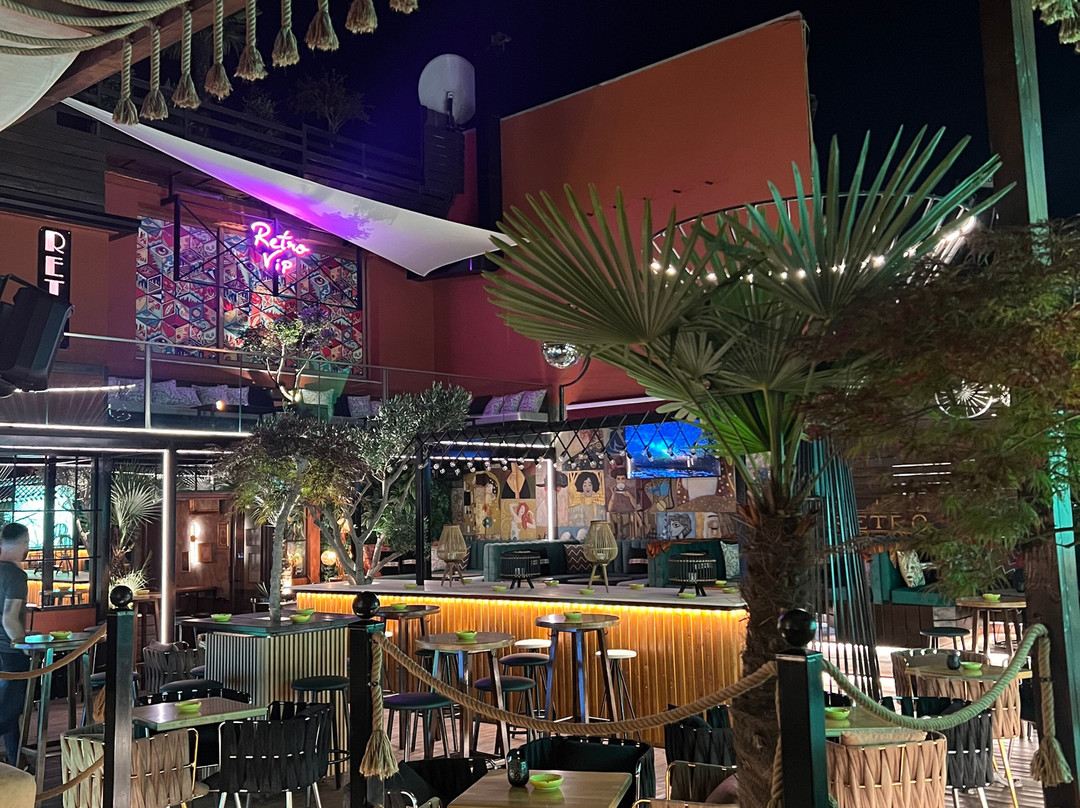 Retro Sushi Pub & Co.