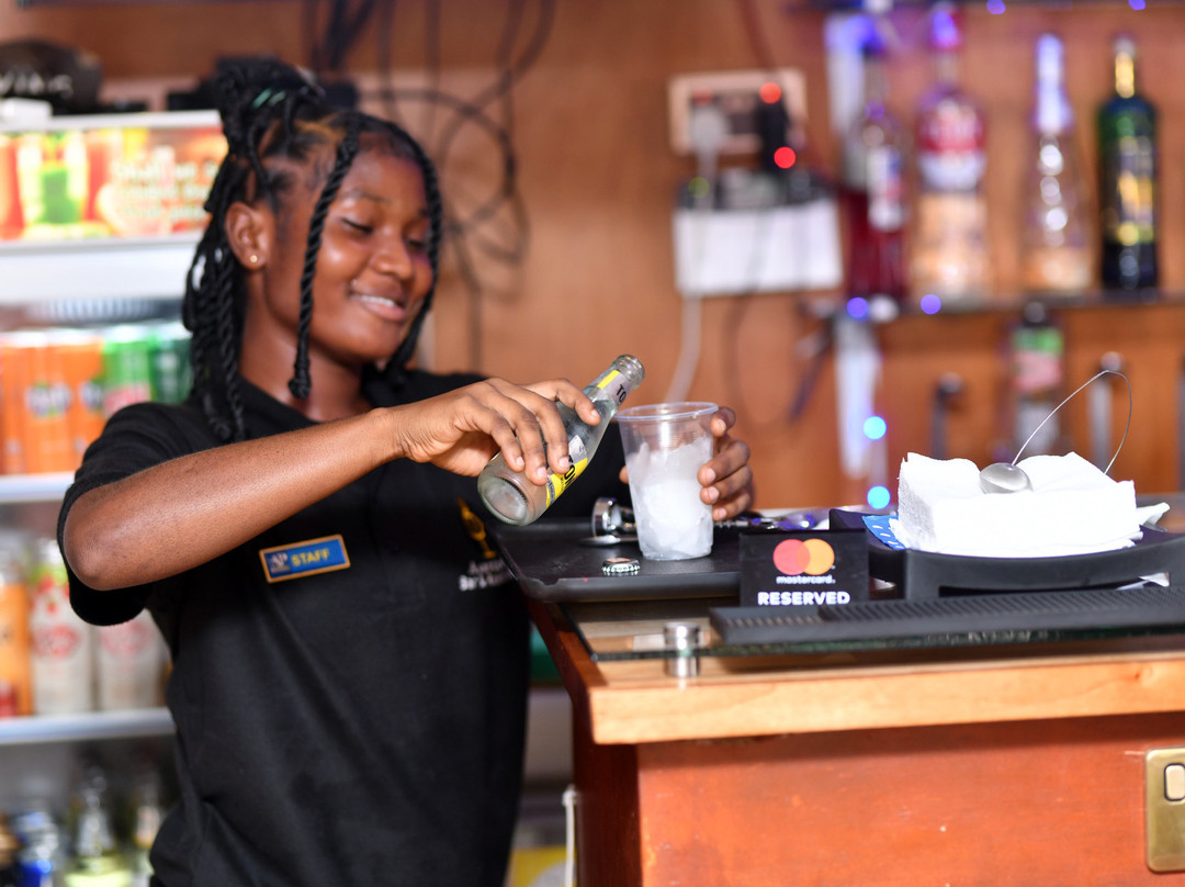 New Abirem餐馆和美食-Asantewaa Bar And Restaurant