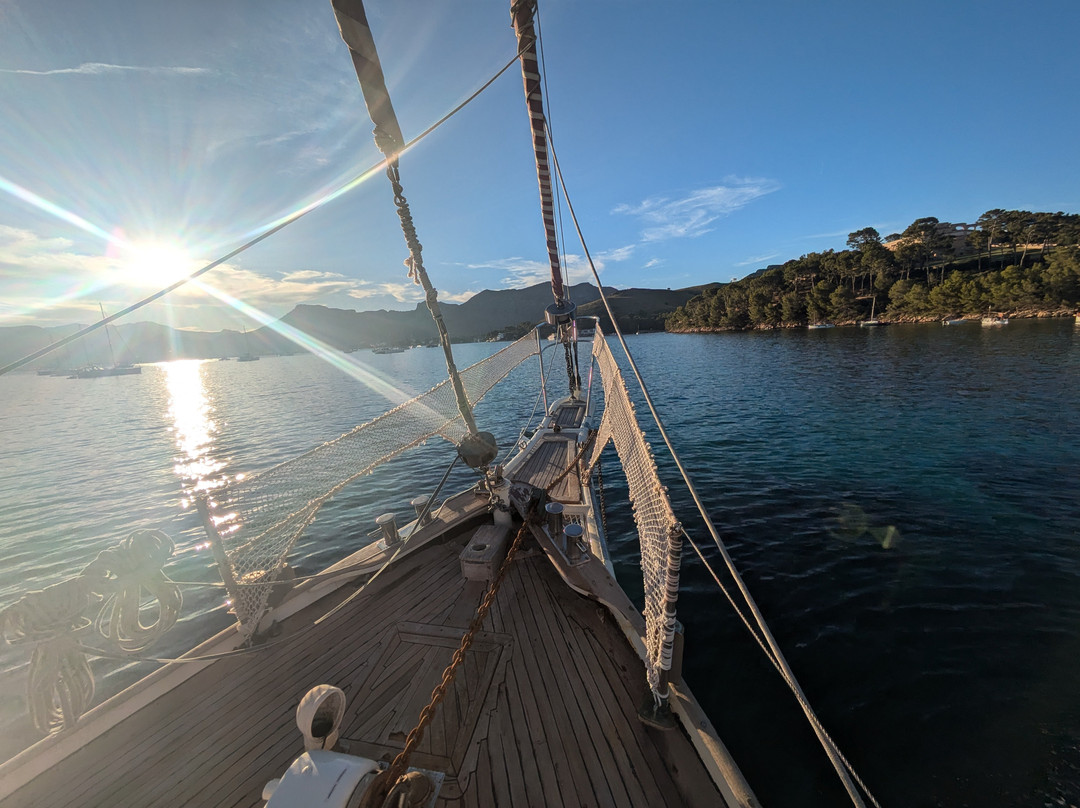 Sailaway Charters-波连萨必去景点