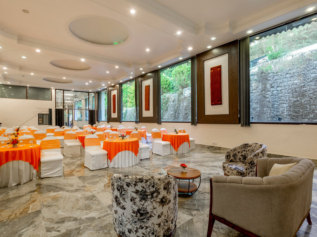 Sterling Nainital主图