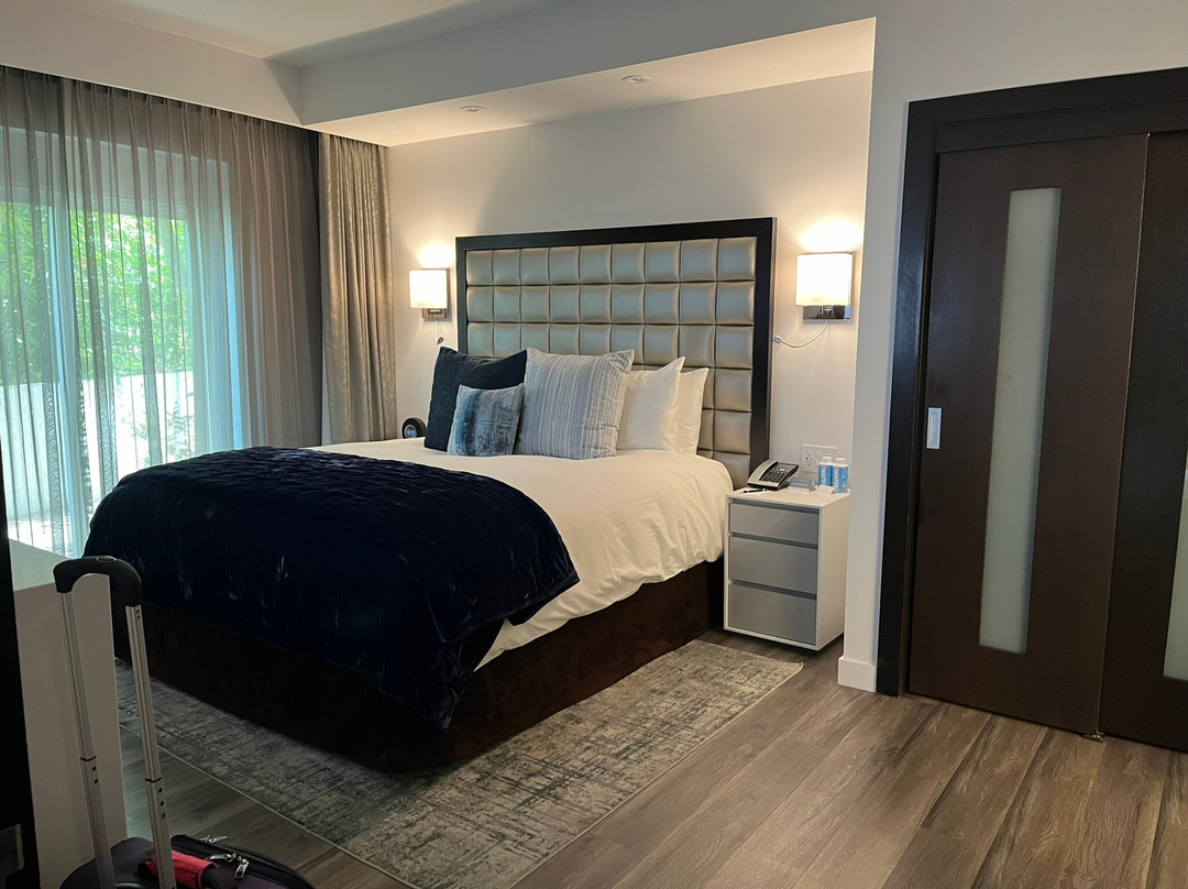 日落侯爵酒店主图