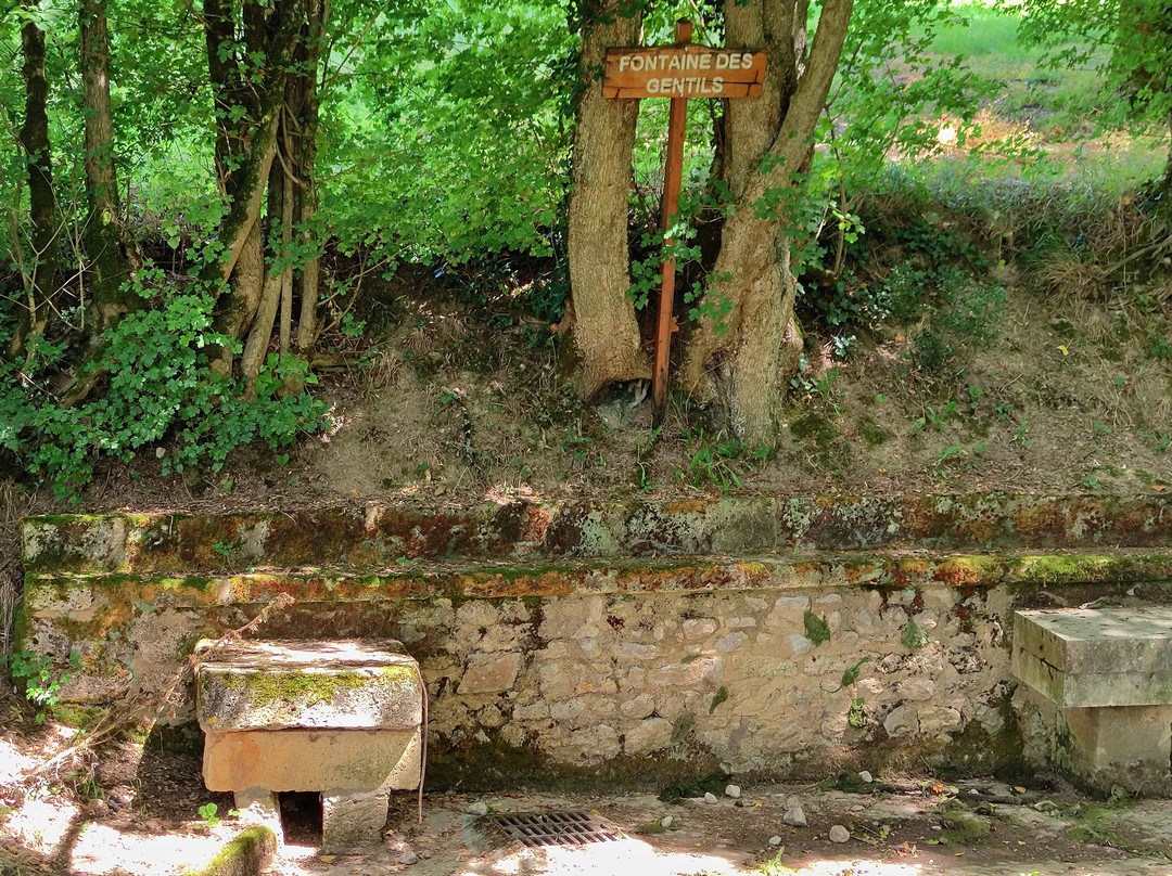 Fontaine Des Gentils景点图片