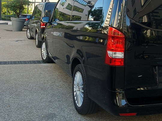 Votre Chauffeur Amani Driver-里昂必去景点