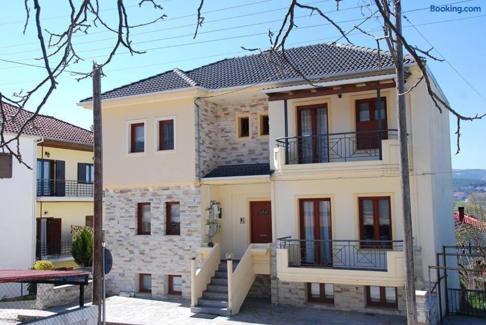 Nikos Apartments