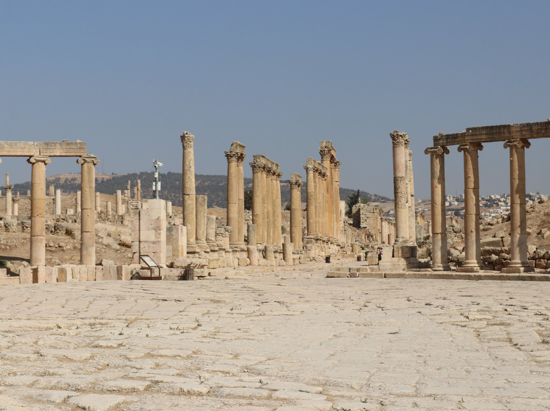 Oval Plaza-杰拉什必去景点