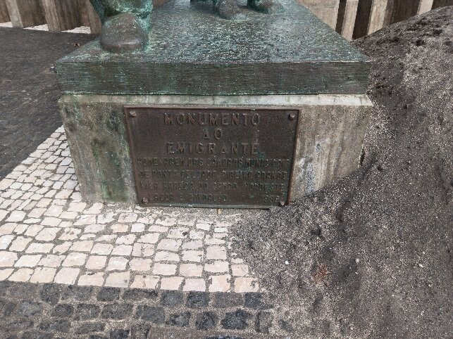 Monumento ao Emigrante-蓬塔德尔加达必去景点