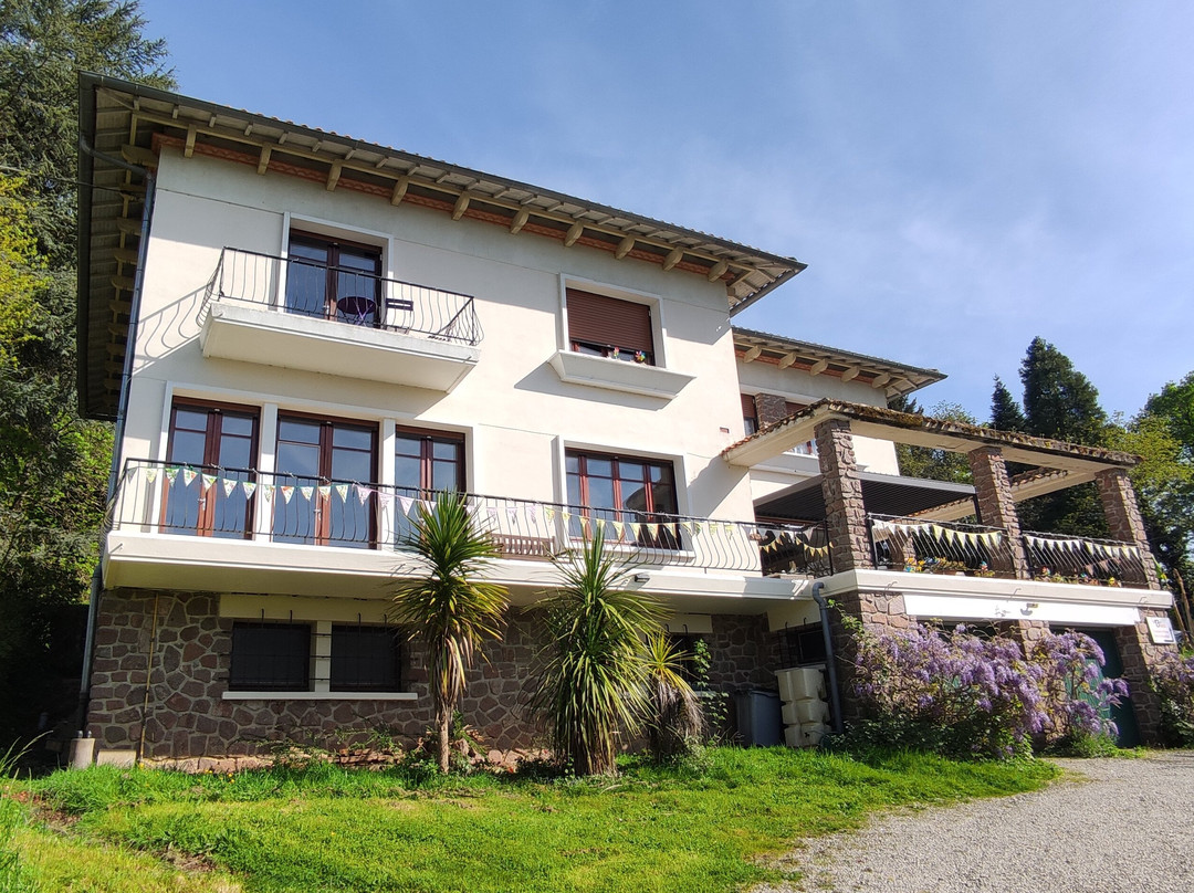 13 Bees Chambre d'Hote (B&B) and Beekeeping Holidays主图