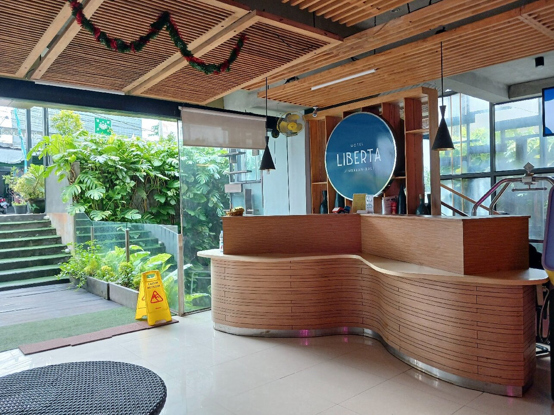 巴厘岛金巴兰地平线酒店主图