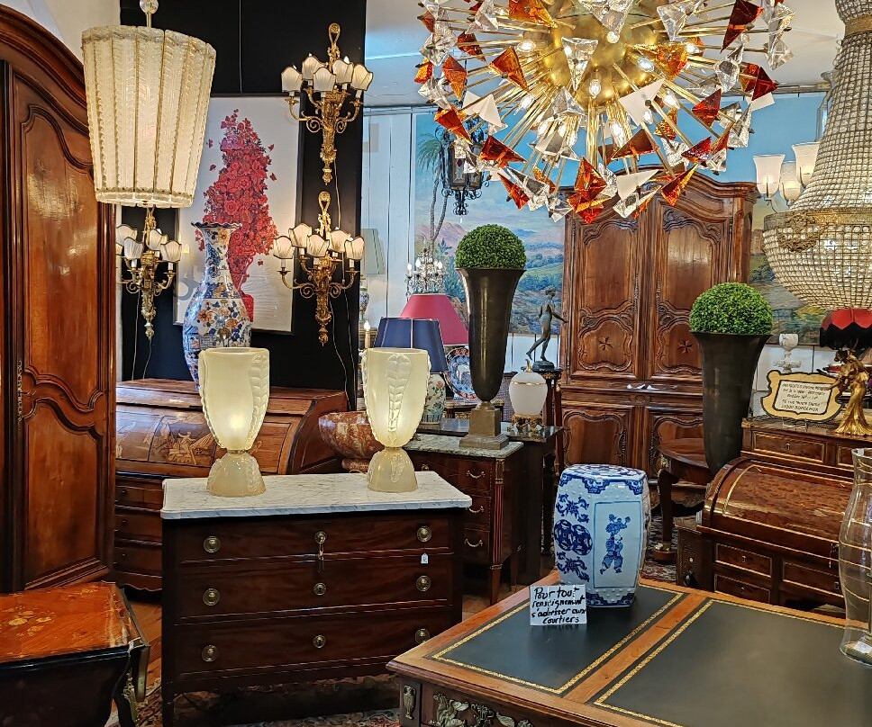 Antique Dealers of Village Notre Dame-波尔多必去景点