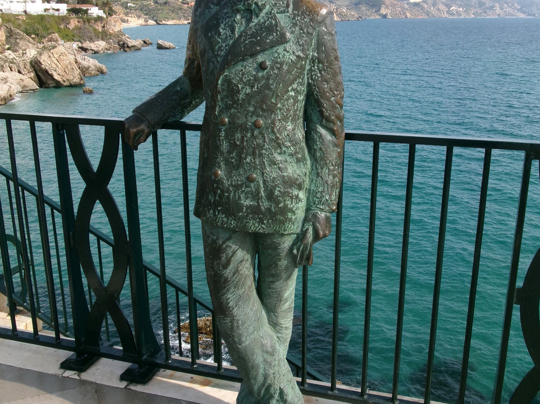 Estatua del rey Alfonso XII-内尔哈必去景点