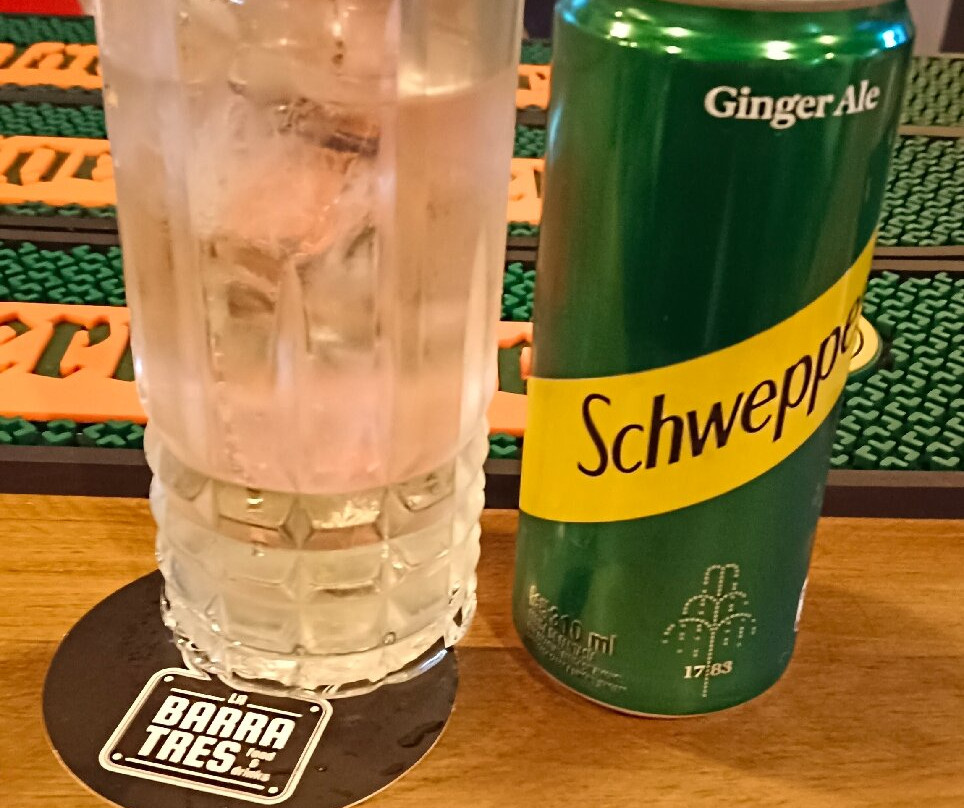 La Barra Tres Food & Drinks