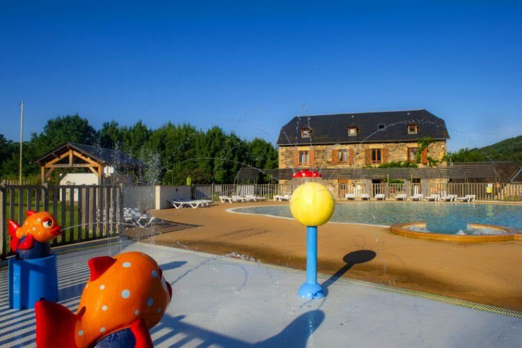 Camping Ushuaïa Villages Les Rives d’Olt et Aubrac