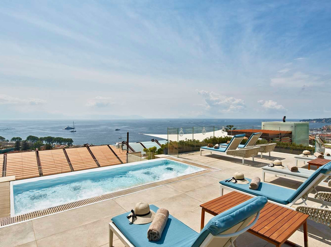 de Bonart Naples – Curio Collection by Hilton