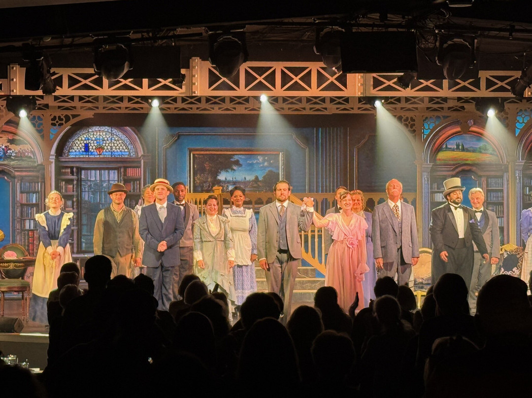 Suncoast Broadway Dinner Theatre-Hudson必去景点