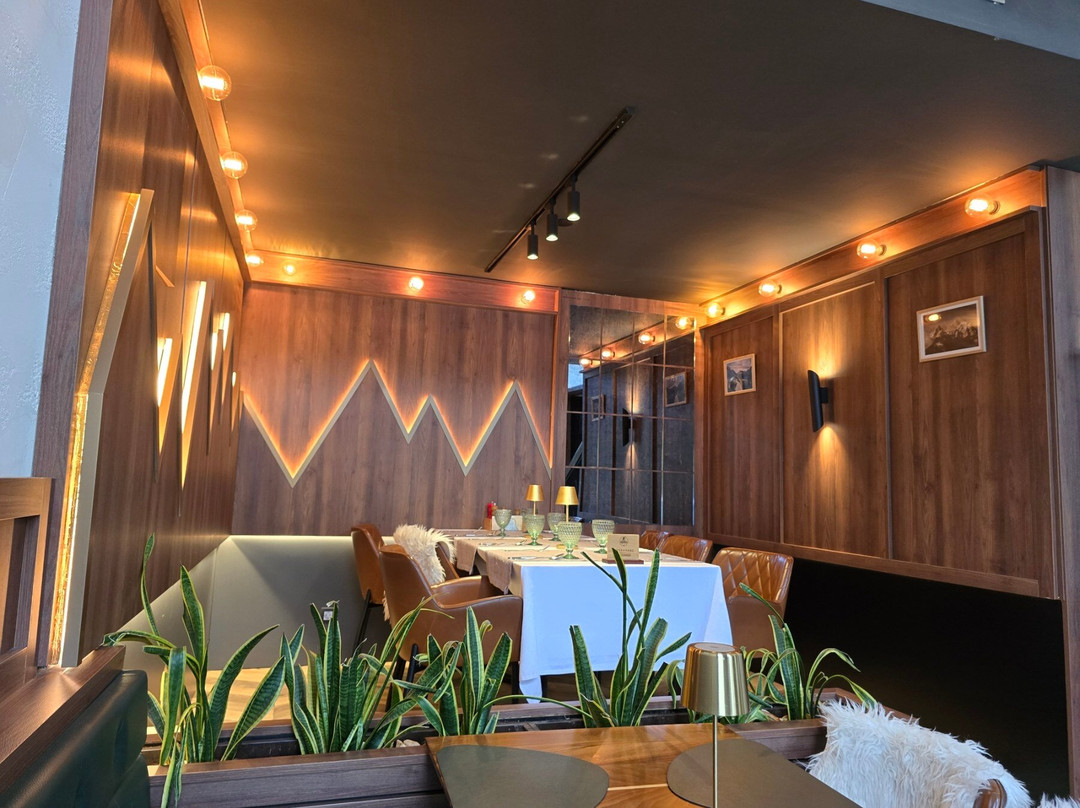 Sherpas Cafe & Restaurant