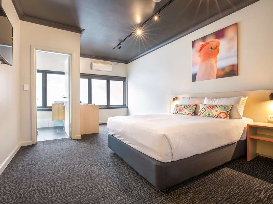 Nightcap at Chester Hill Hotel主图