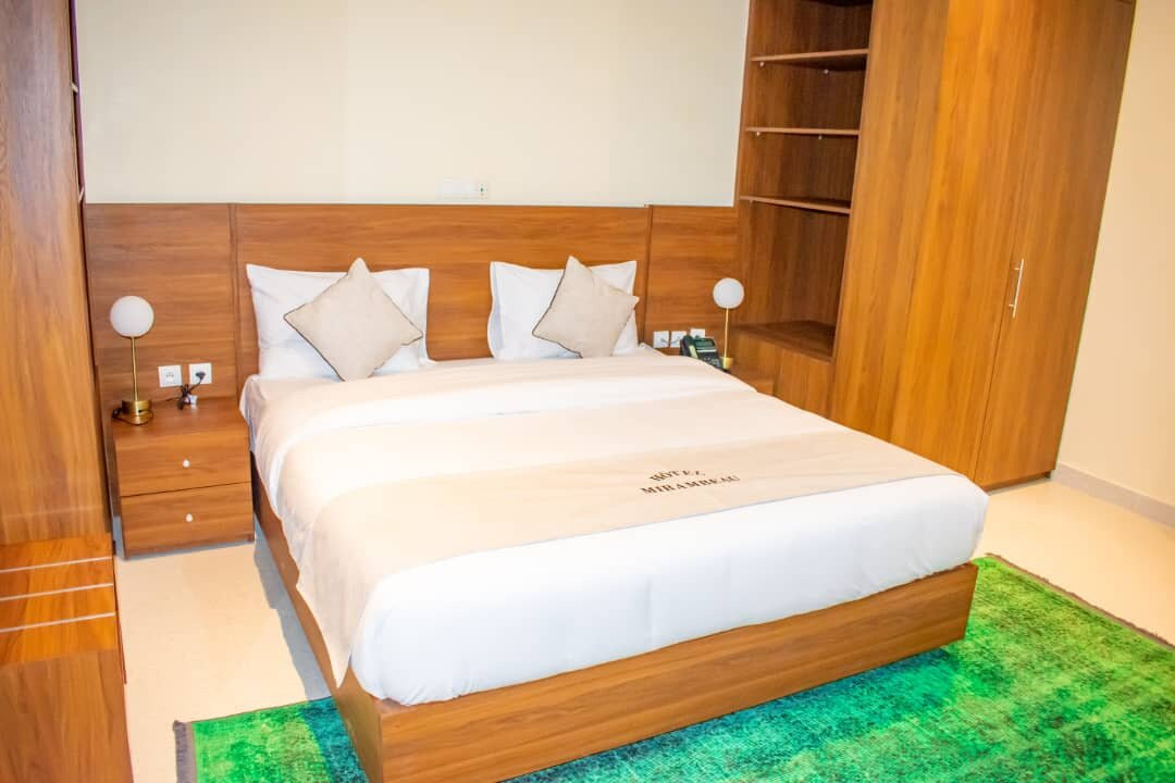 Hotel Mirambeau主图