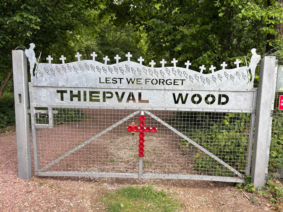 Ulster Memorial Tower & Thiepval Wood景点图片