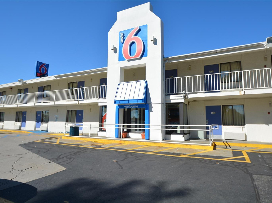 Motel 6 Chicopee, MA - Springfield