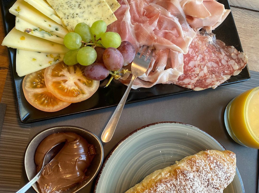 Pieretti Delikatessen & Weinbar