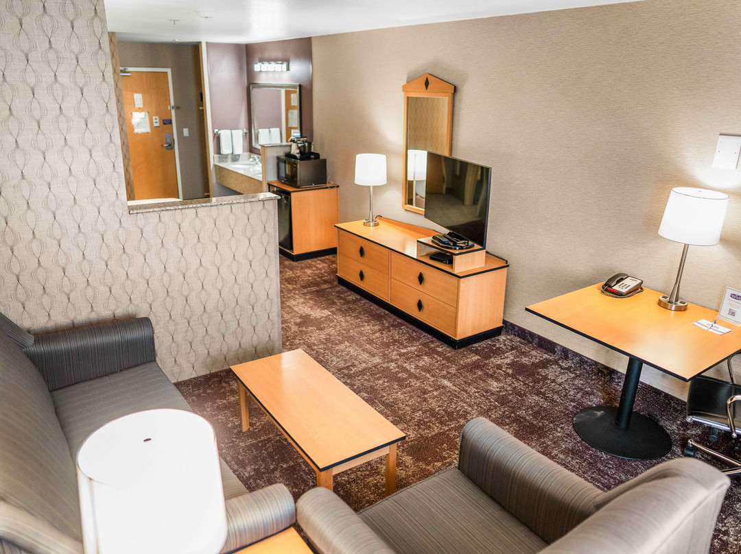 Crystal Inn Hotel & Suites West Valley City主图