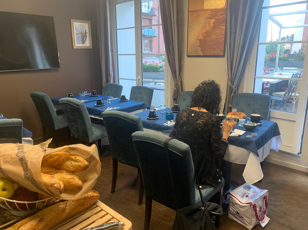 Brit Hotel Privilège Lisieux-La Villa des Arts主图