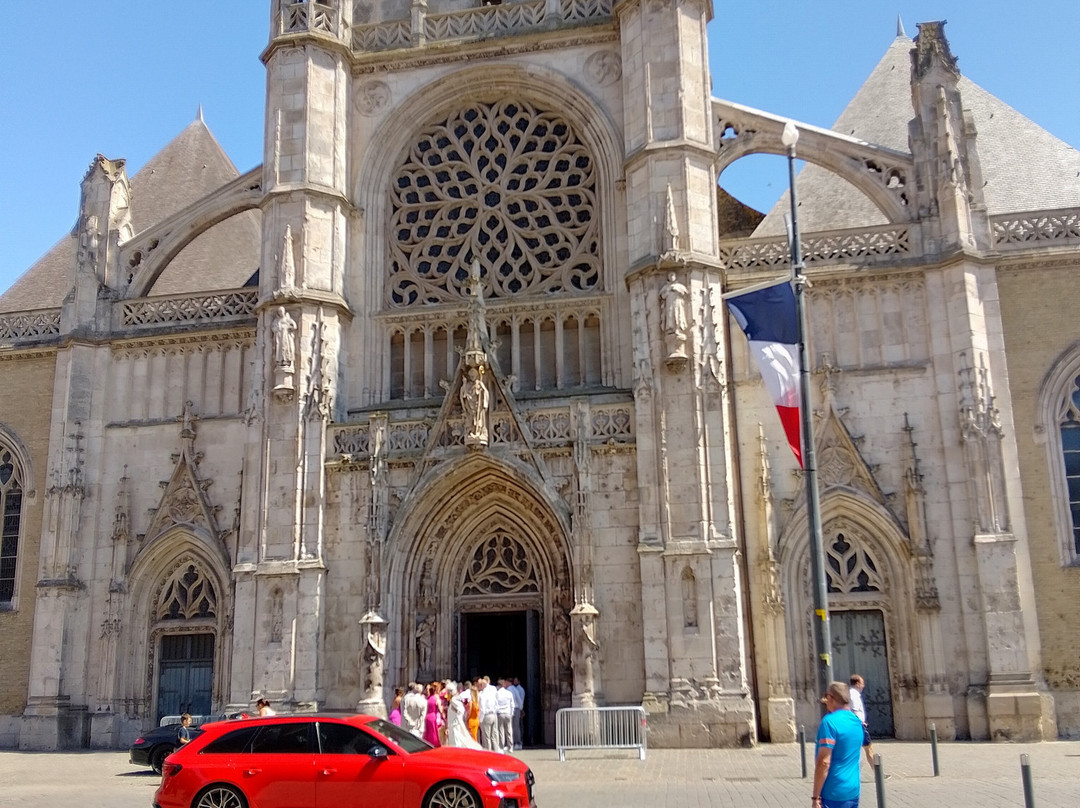 Église Saint-Éloi-敦克尔克必去景点