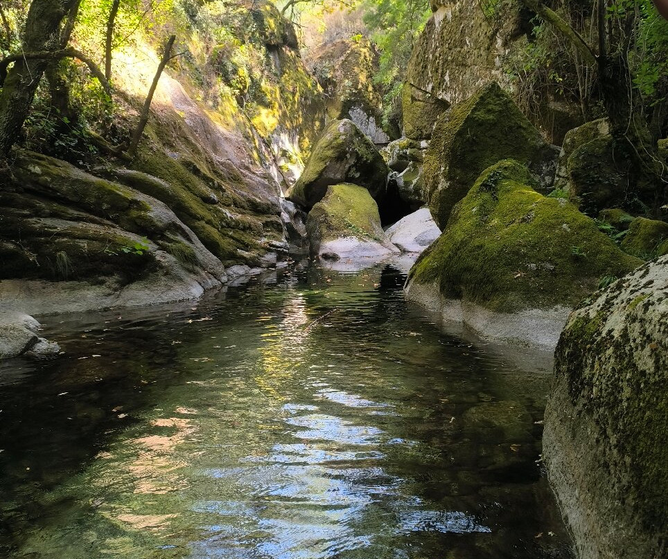Praia Pluvial Lapa Dos Dinheiros-Lapa dos Dinheiros必去景点