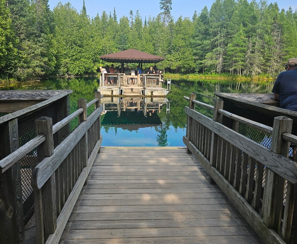 Kitch-Iti-Kipi-Manistique必去景点