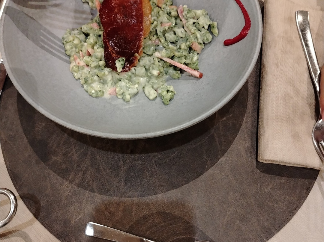 阿达梅洛酒店主图