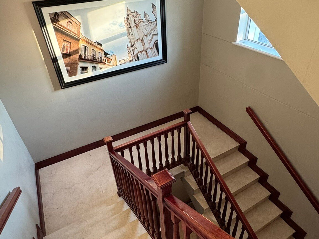 Hemingways Hotel主图