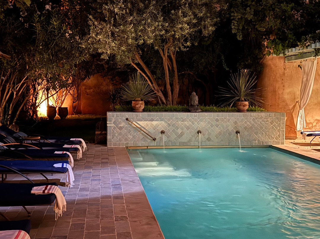 阿鲁萨里亚德酒店主图