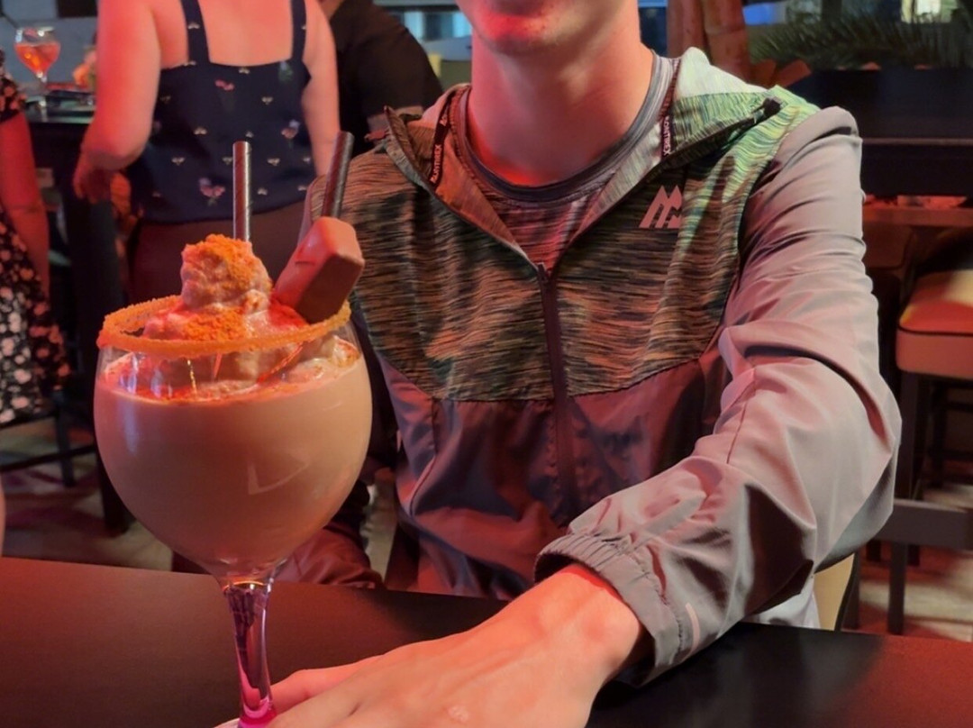 Casey's Cocktail Lounge-洛斯克里斯蒂亚诺斯必去景点