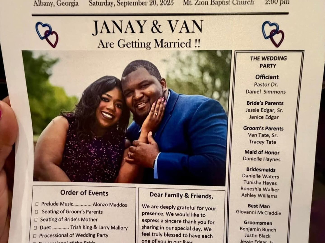 阿尔巴尼希尔顿花园酒店主图