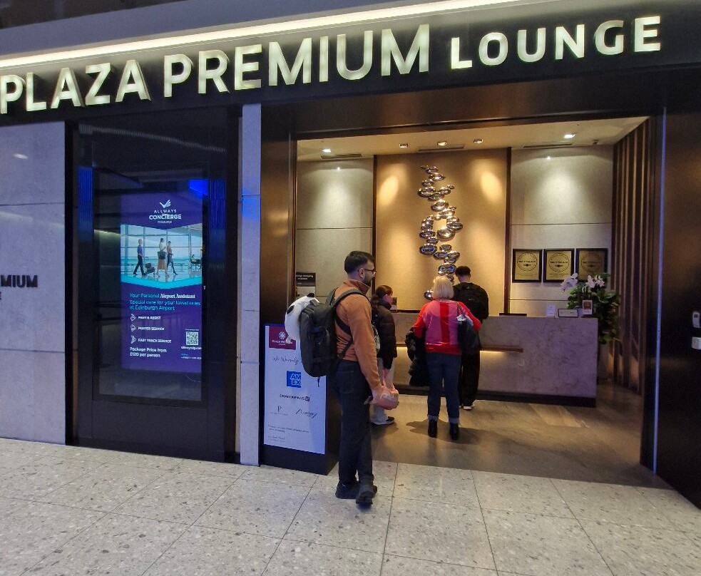 Plaza Premium Lounge Heathrow T2 Departures-伦敦必去景点