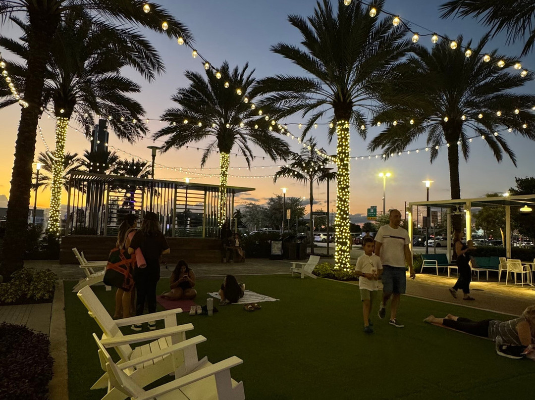 Dania Pointe-达尼亚滩必去景点