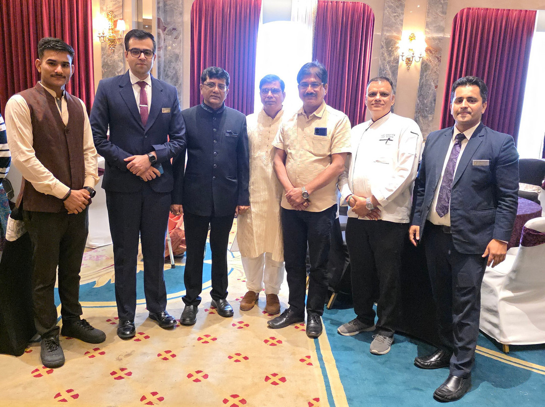 Hotel Hillock Ahmedabad主图