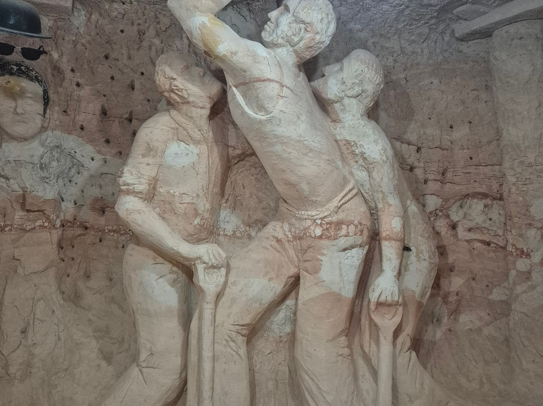 Chambers of The Black Hand-Lightning Ridge必去景点