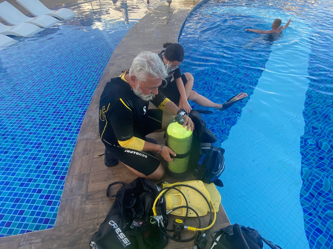 Aquanauts Diving Center-Al Aqah必去景点