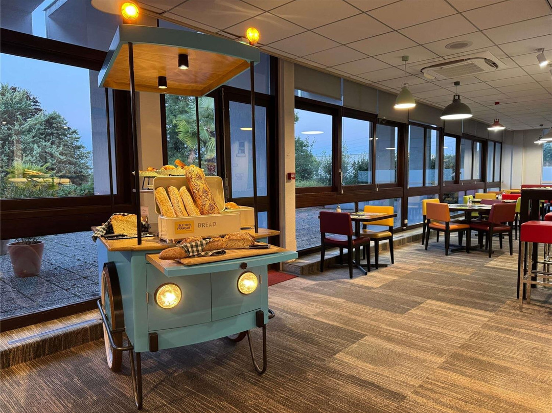 宜必思尚品昂古莱姆北酒店主图