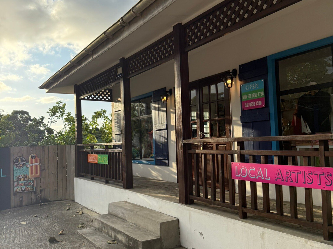 Koral Souvenir Boutique-博瓦隆必去景点