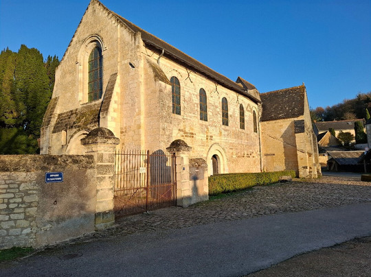 Sanctuaire Carolingien-Cravant-les-Coteaux必去景点