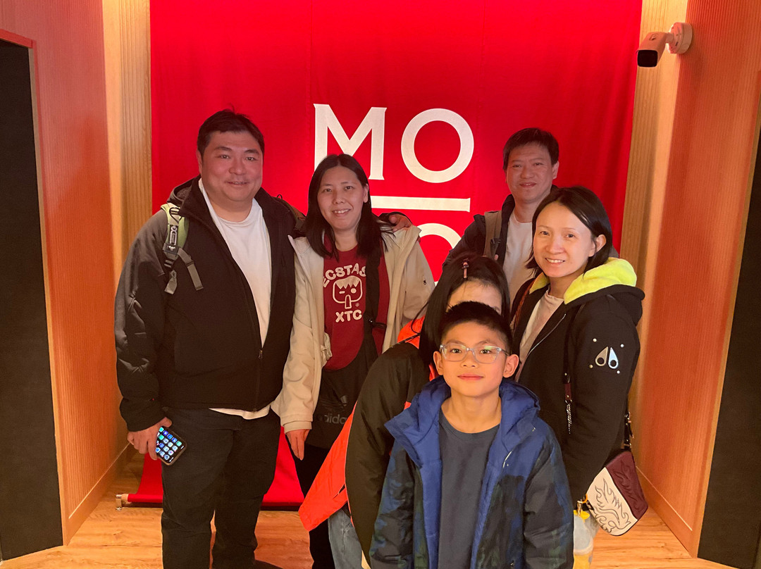 MO-MO-PARADISE Shinjuku-Sanchome